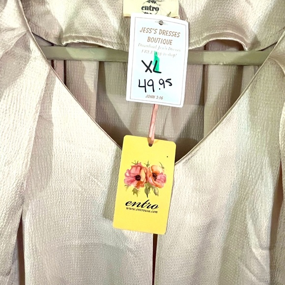 Ladies Entro Blouse, NWT,Size XL, Cream color, very nice, it is a boutique top - Picture 2 of 5
